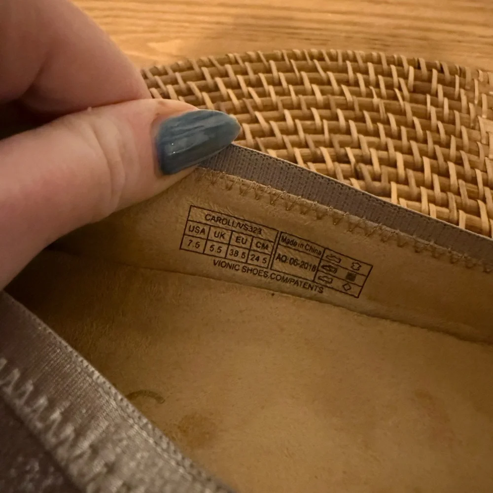 Vionic Lavender Shimmer Ballet Flats‎